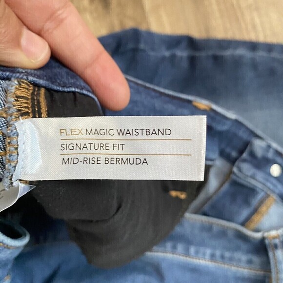 Lane Bryant Jean Bermuda Shorts 26 Flex Magic Waistband Signature Fit Mid Rise - Picture 5 of 6